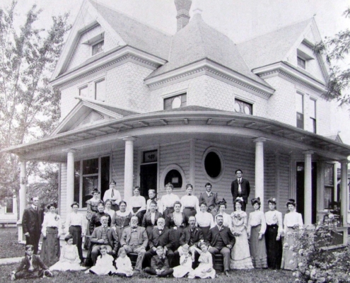 The second Hungate house at 429 East Sumach Street, showing Cynthia Jane Hungate Reed in the second row, fifth from left. Courtesy Joe Drazan.