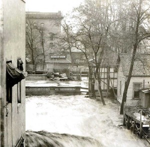 Edgewater from across Colville Street during the 1931 Flood